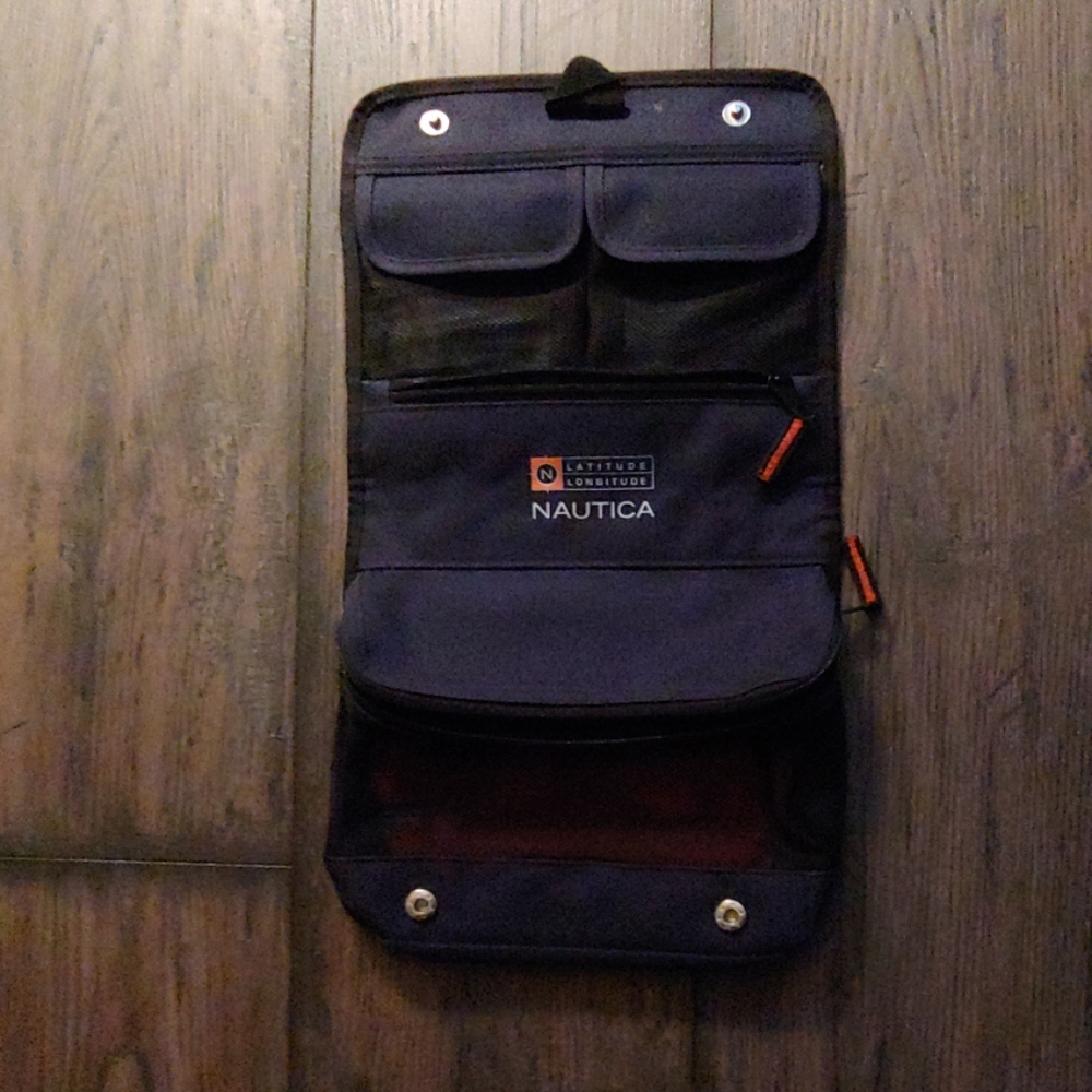Nautica latitude and longitude toilettree bag